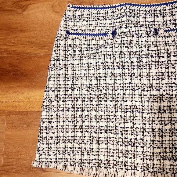 H & M Modern Plaid Mini Skirt - Picture 4 of 6